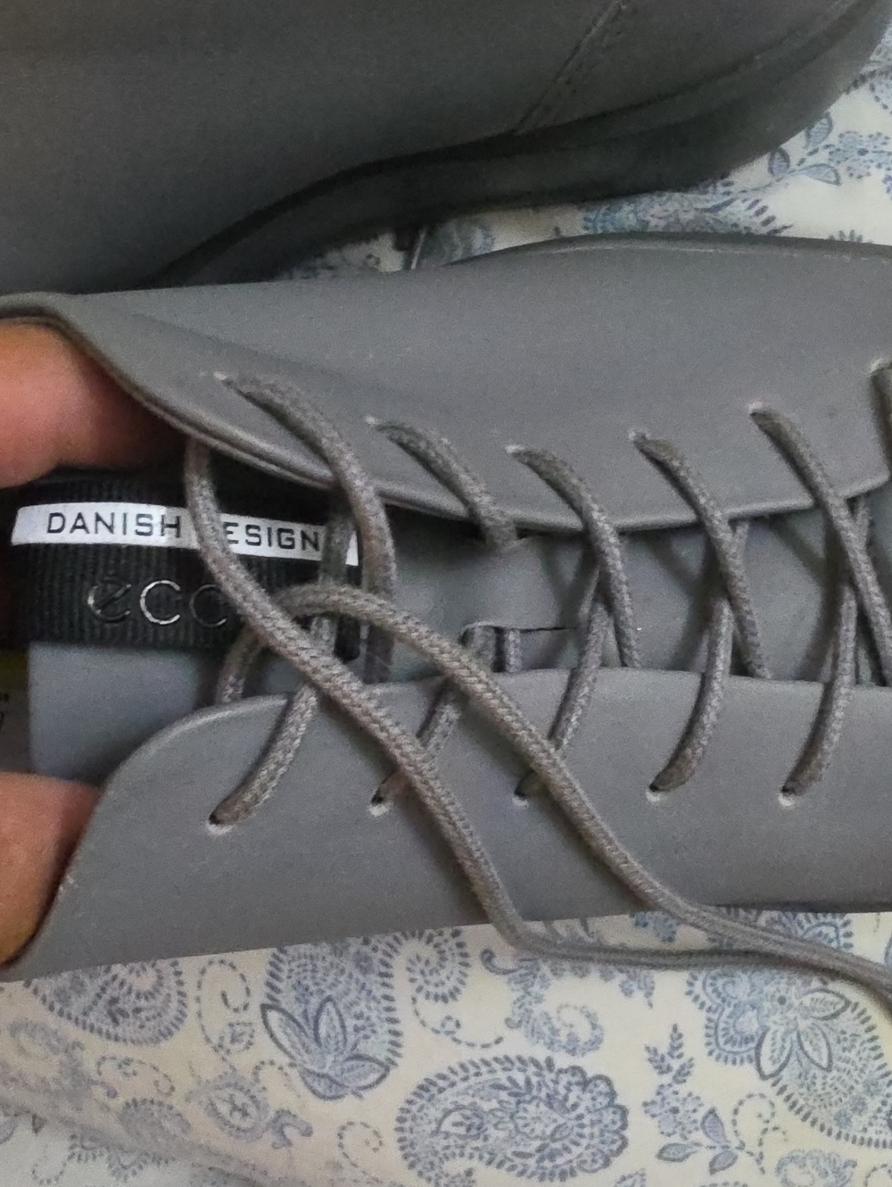 ECCO Men's Light Gray Leather Lace-Up Sneaker